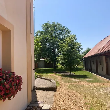 Konukevi U Cerhu, - Cesky Raj Kněžmost